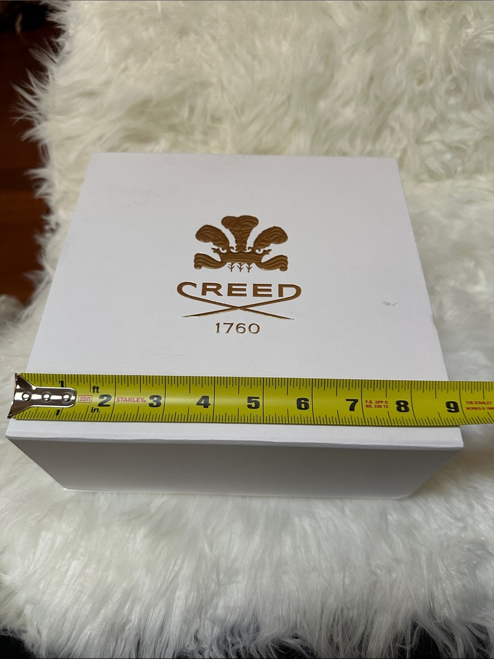 Creed White Gift Box - Picture 8 of 10